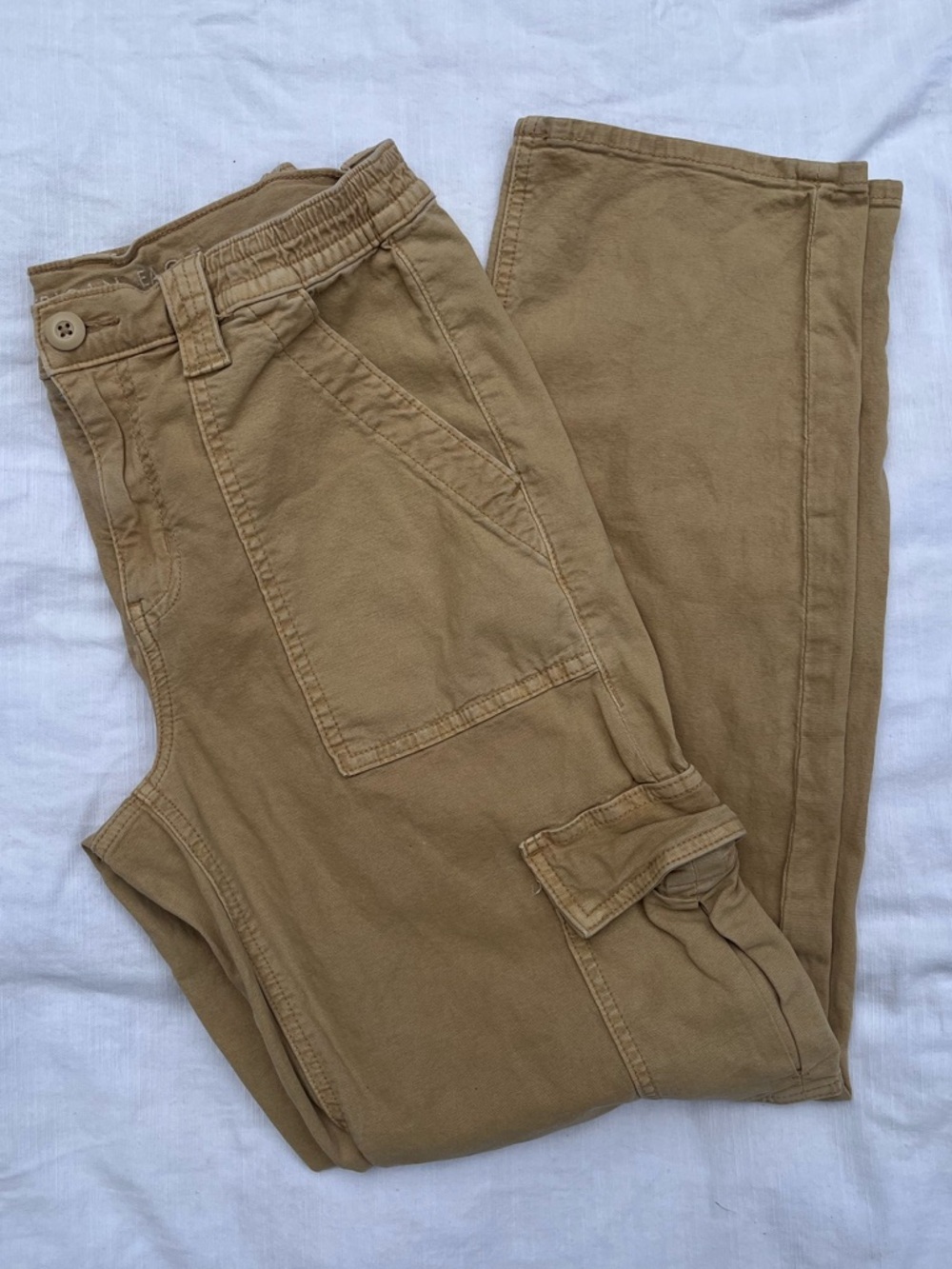 American Eagle Outfitters Women's Cargo Pants in Khaki